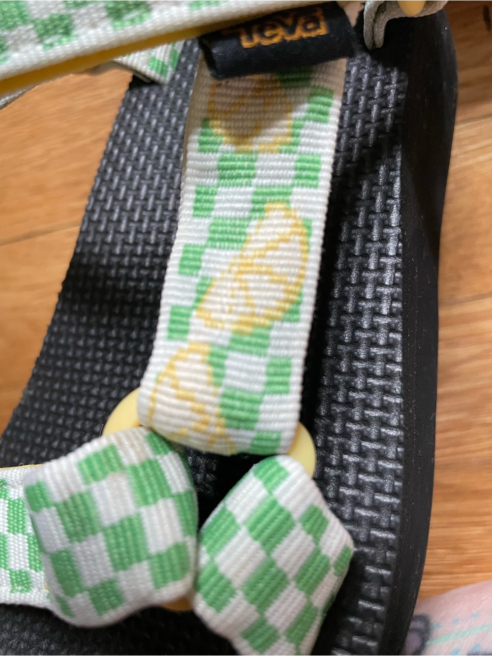 Teva Black flatform Sandal with green checks and lemons. - Picture 4 of 5